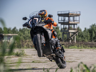 KTM 1290 Super Adventure S 2023 – Φρέσκοι χρωματισμοί και βελτιωμένη πλοήγηση