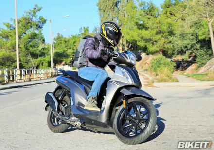 TEST - SYM Symphony ST 200 Top-Box 2021