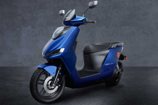 Νέο Yadea VF F200 – Ηλεκτρικό scooter με υπογραφή Porsche!