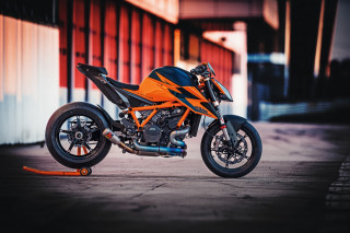 KTM - Κόσμημα της Akrapovic από τιτάνιο, για το 1290 Super Duke R 2020