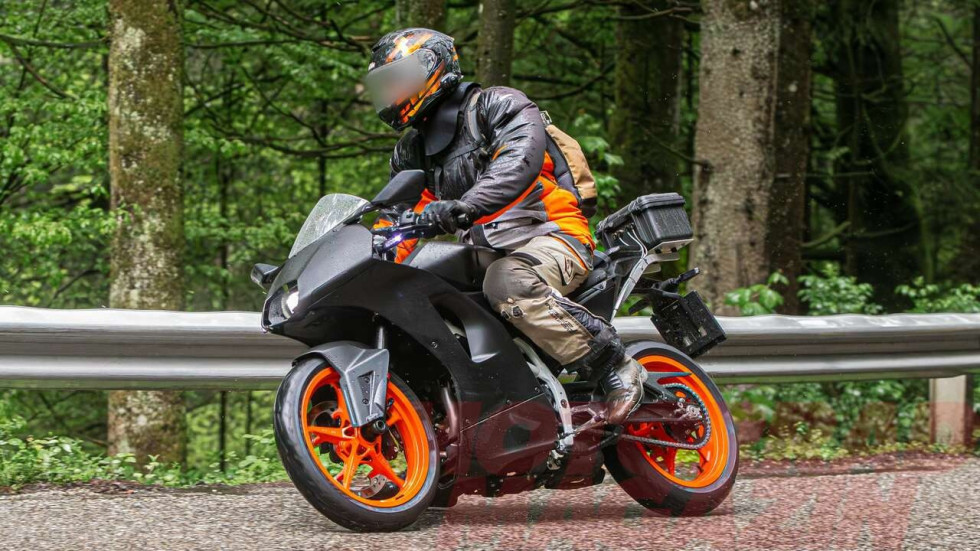 KTM RC 390 2024 - Νέες κατασκοπευτικές εικόνες