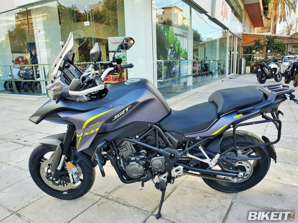 Ρεπορτάζ - Η QJMOTOR SRT 550 έφτασε στην Ελλάδα - Την εξετάζουμε προσεκτικά