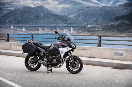 Yamaha Tracer 900: Απογειώστε τις αισθήσεις σας με γνήσια αξεσουάρ