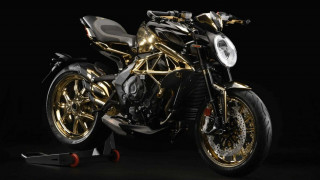 MV Agusta – Ένα κατά παραγγελία και μοναδικό “χρυσό” Dragster 800 RC