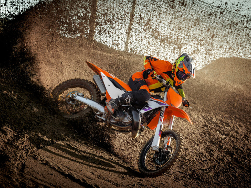 KTM SX/SX-F 2024 – Νέα εμφάνιση και βελτιωμένες αναρτήσεις