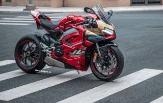 Όχιιιιι... Ducati Panigale V4 στα χρώματα του Iron Man