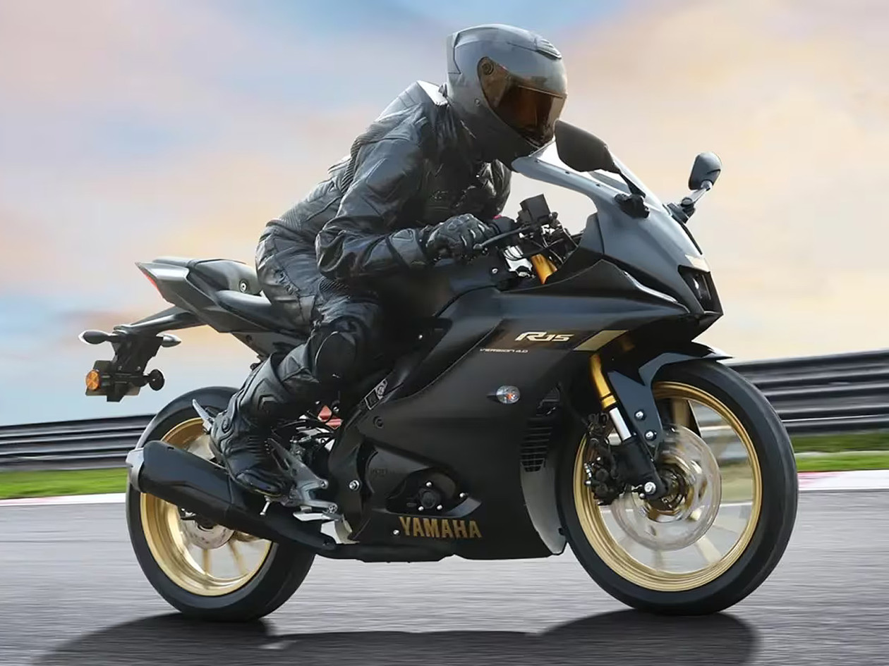 Yamaha R15 Dark Knight Edition – Σκοτεινός Ιππότης α λα… ινδικά