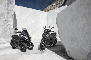 Piaggio - Νέα «κατάμαυρη» απόχρωση για τα Beverly S και MP3 300