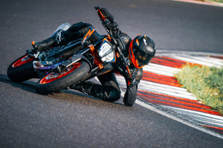 KTM 890 Duke R 2022 – Νυστέρι νέου χρώματος