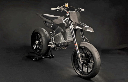 AXIIS LIION - Ηλεκτρικό Supermoto με 134 hp και 133 kg!