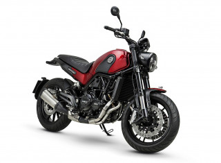 Benelli Leoncino 500 σε προσφορά και με πολλά δώρα, μόνο στο Moto Petsas