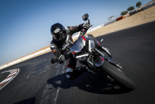 Test - Triumph Street Triple RS 2020 - Αποστολή στην Ισπανία