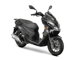 QJMOTOR CTR 125 L/C 4V ABS - Πρακτικό και πλούσια εξοπλισμένο