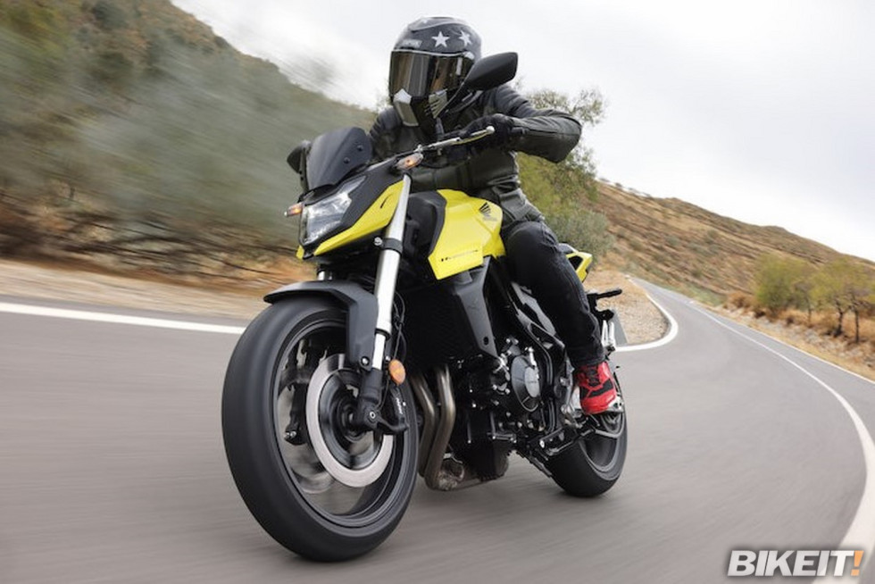 Test - Honda CB 750 Hornet 2023 - Αποστολή στην Ισπανία