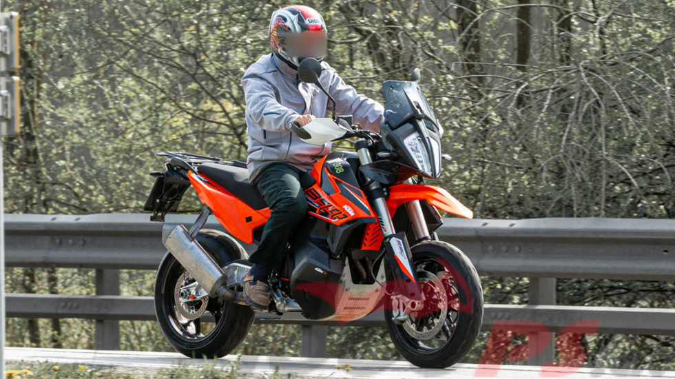 Gasgas SM 900 – Στα σκαριά το νέο δικύλινδρο Supermotard στα «κόκκινα»