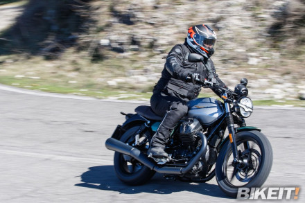 Moto Guzzi V7 Stone - Special 2021 - Video Test - Αποστολή στην Ιταλία