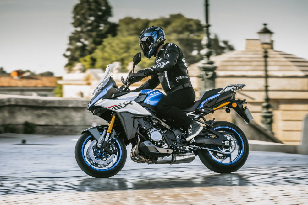 Suzuki - Νέος τιμοκατάλογος 2024 με το GSX-S 1000GX και προσφορές για μοντέλα 2023