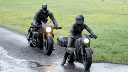 Video - Η νέα Batcycle έκανε την εμφάνιση της και… έφαγε και μια “ψιλή”