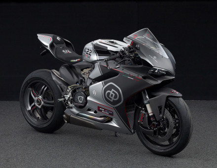 422 Corse Ducati Panigale R - 197.7 hp τροχό και 168 κιλά!