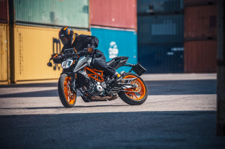 KTM 125 / 390 Duke 2021 – Νέα Euro 5 χρώματα